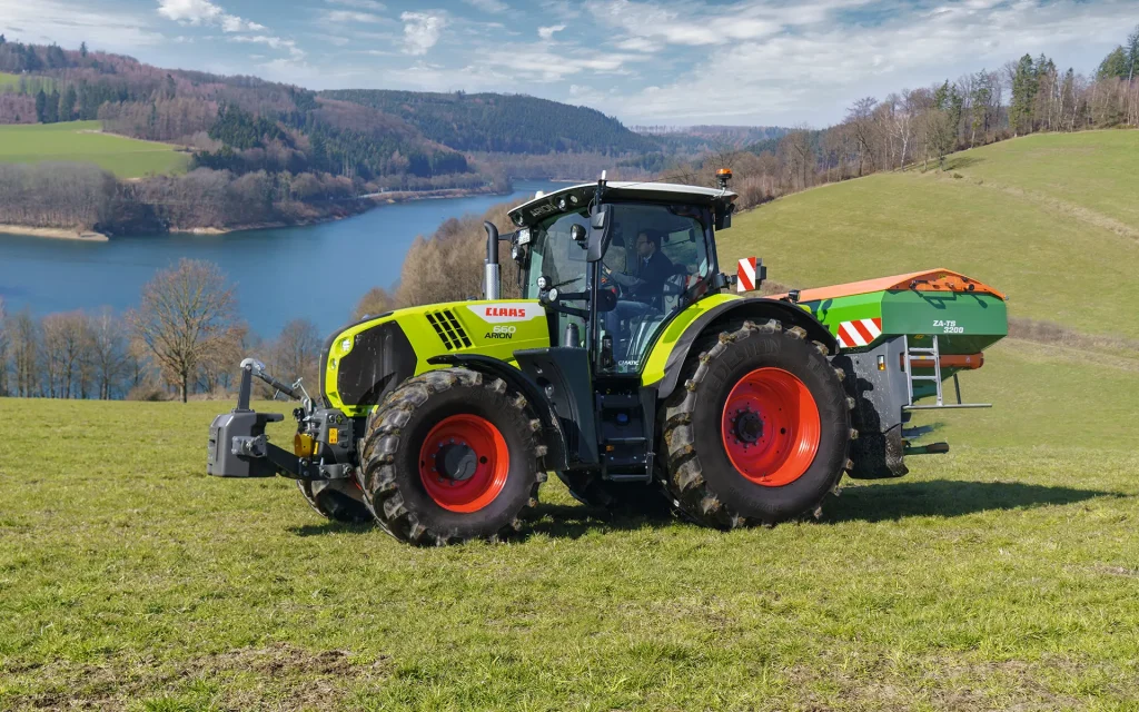 ARION 660 with AMAZONE ZA-TS spreader