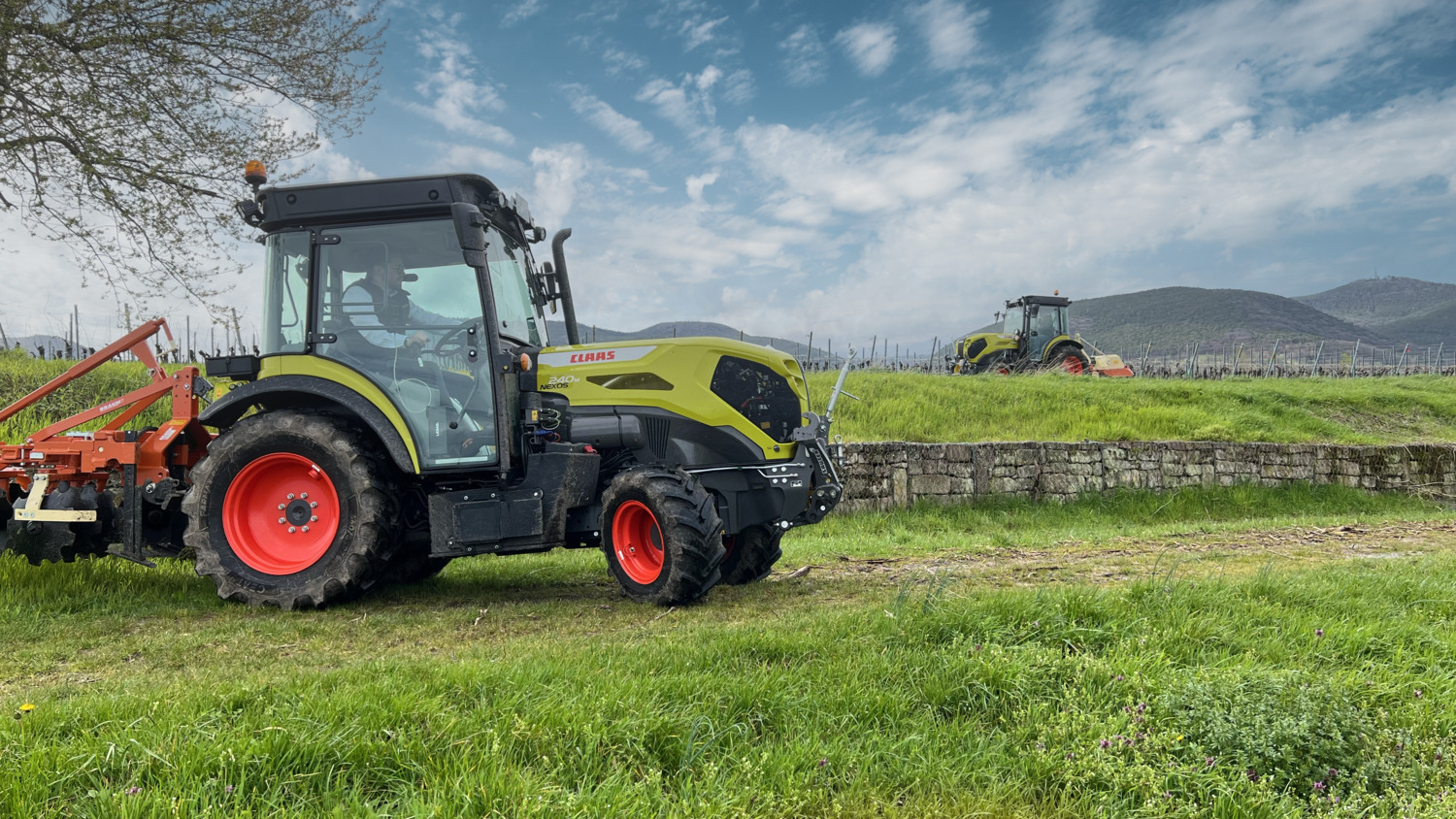 CLAAS NEXOS 2 Stage V 